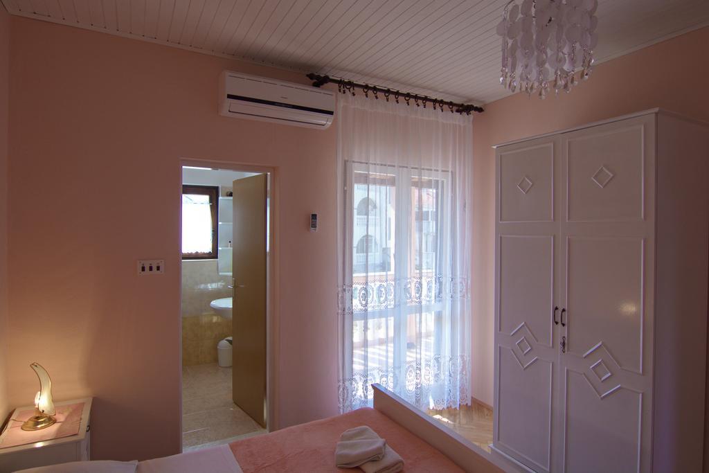 Apartment And Rooms Toka Zara Esterno foto