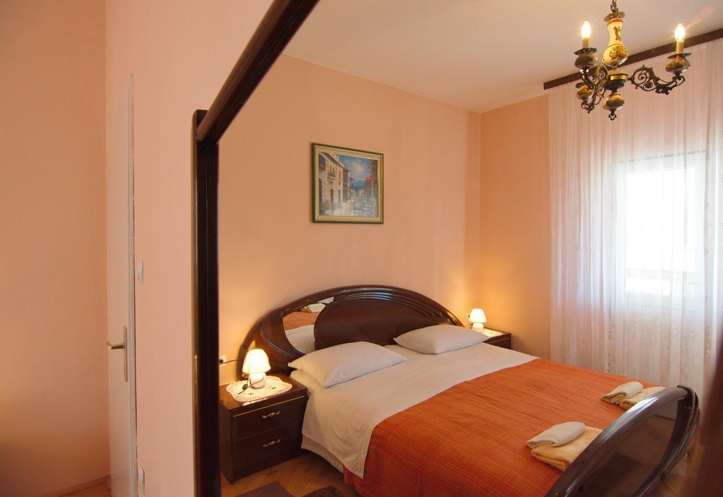 Apartment And Rooms Toka Zara Esterno foto