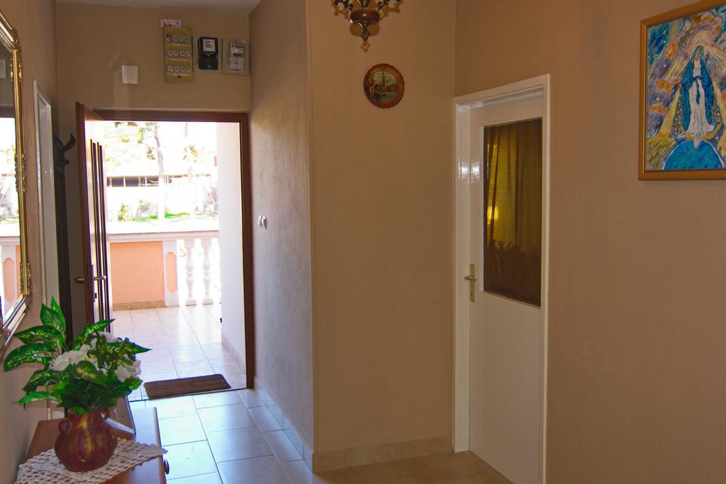 Apartment And Rooms Toka Zara Esterno foto