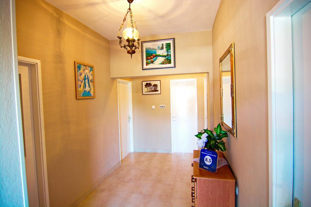 Apartment And Rooms Toka Zara Esterno foto