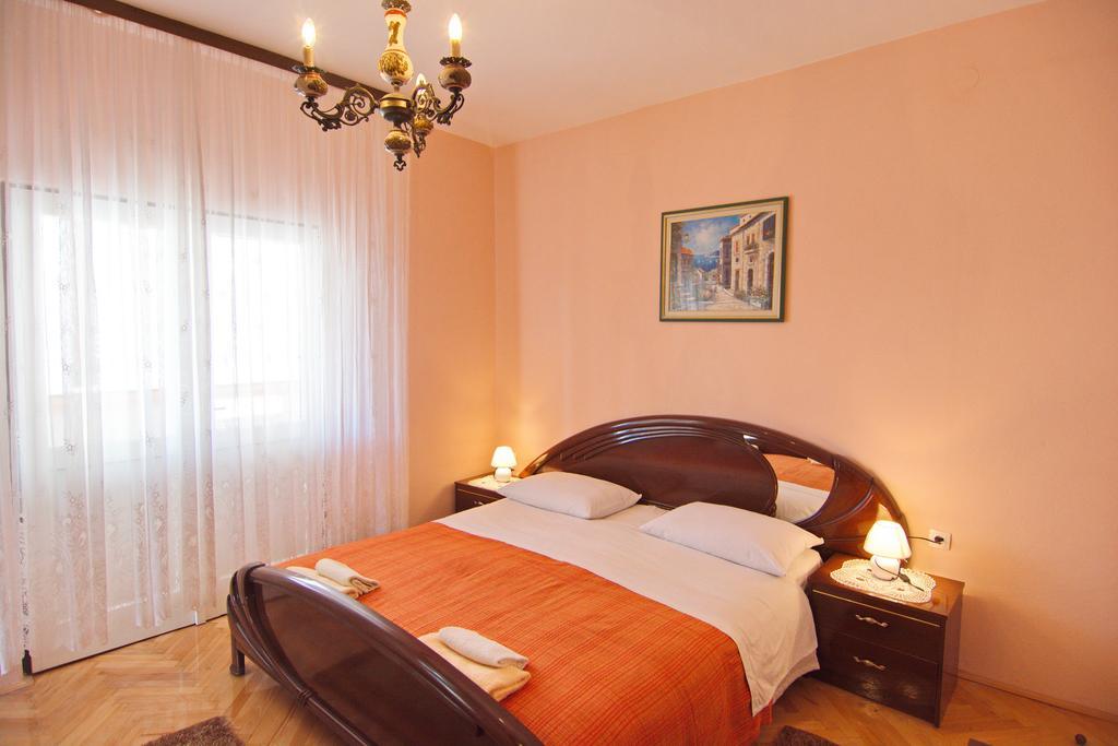 Apartment And Rooms Toka Zara Esterno foto