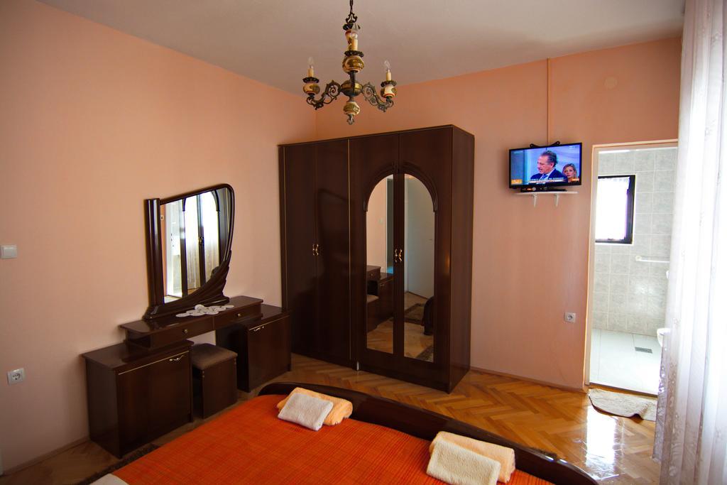 Apartment And Rooms Toka Zara Esterno foto