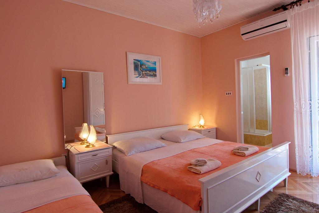 Apartment And Rooms Toka Zara Esterno foto