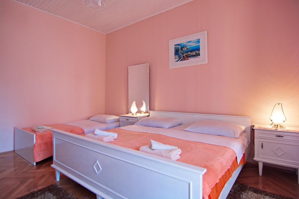Apartment And Rooms Toka Zara Esterno foto