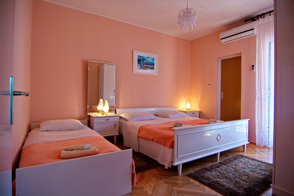 Apartment And Rooms Toka Zara Esterno foto